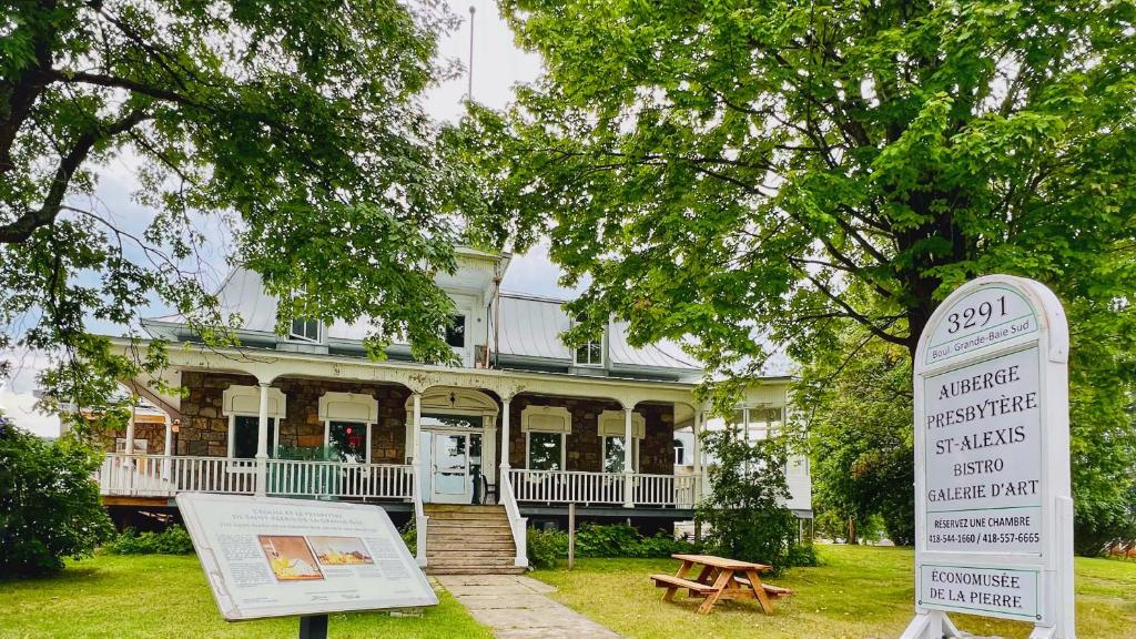 La Baie : un presbytère qui supporte de nouvelles vocations