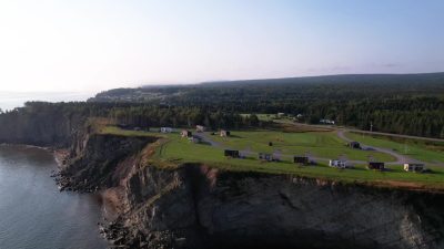 Chalets Nautika Gaspésie : du prêt-à-camper haut de gamme en bord de mer