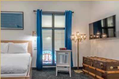 Le Saint-Crème, Hôtel