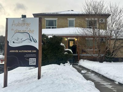 Peu importe le jour, l’Auberge du Dimanche accueille à Rivière-Éternité 